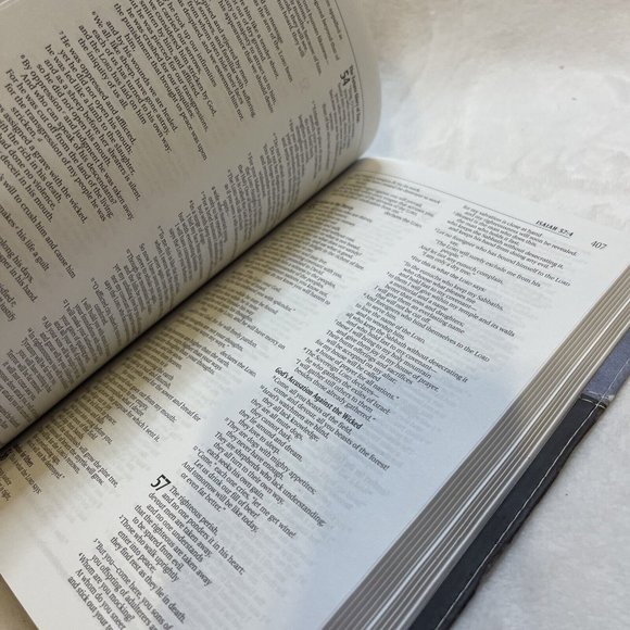 Holy Bible Zondervan NIV Gift Bible PURPLE Brown Italian Duo-Tone - Picture 7 of 8